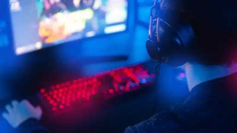 Gen.G crushes HLE to stay on top as playoff race tightens