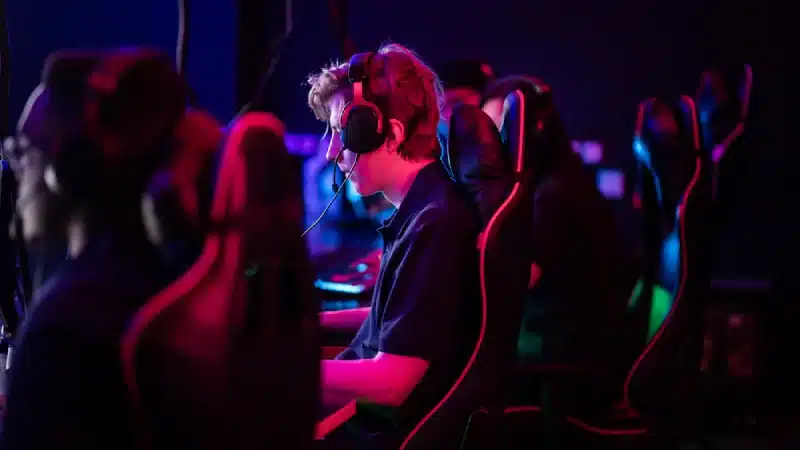 Team Spirit face FISSURE Universe without Larl