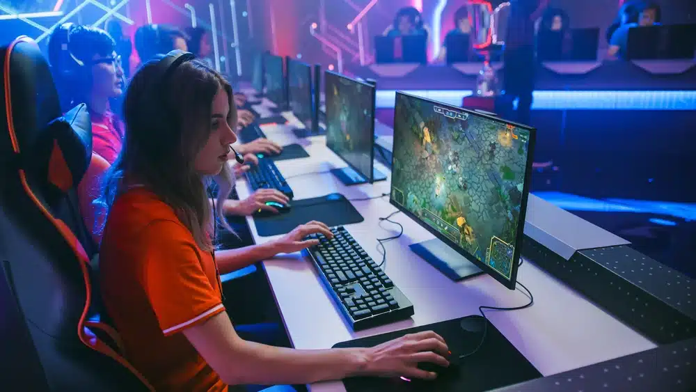 All-female esports squad unveiled by Oracle Red Bull and Rokt